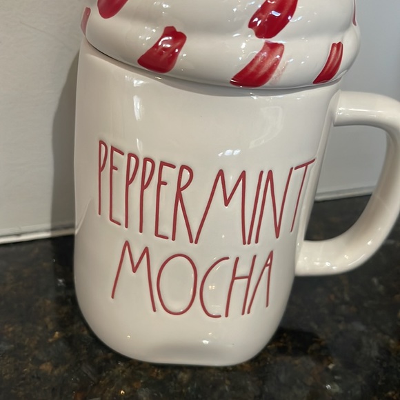 Rae Dunn - PEPPERMINT MOCHA - mug with topper - Picture 2 of 3